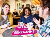 Bloemenactie tijdens Week tegen Eenzaamheid 2024