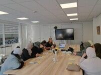 Informatie over dementie aan buurtmoedersgroep